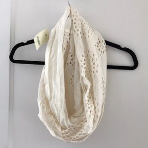 NWT✨ LUCKY BRAND ☘️ EYELET INFINITY SCARF 🌼